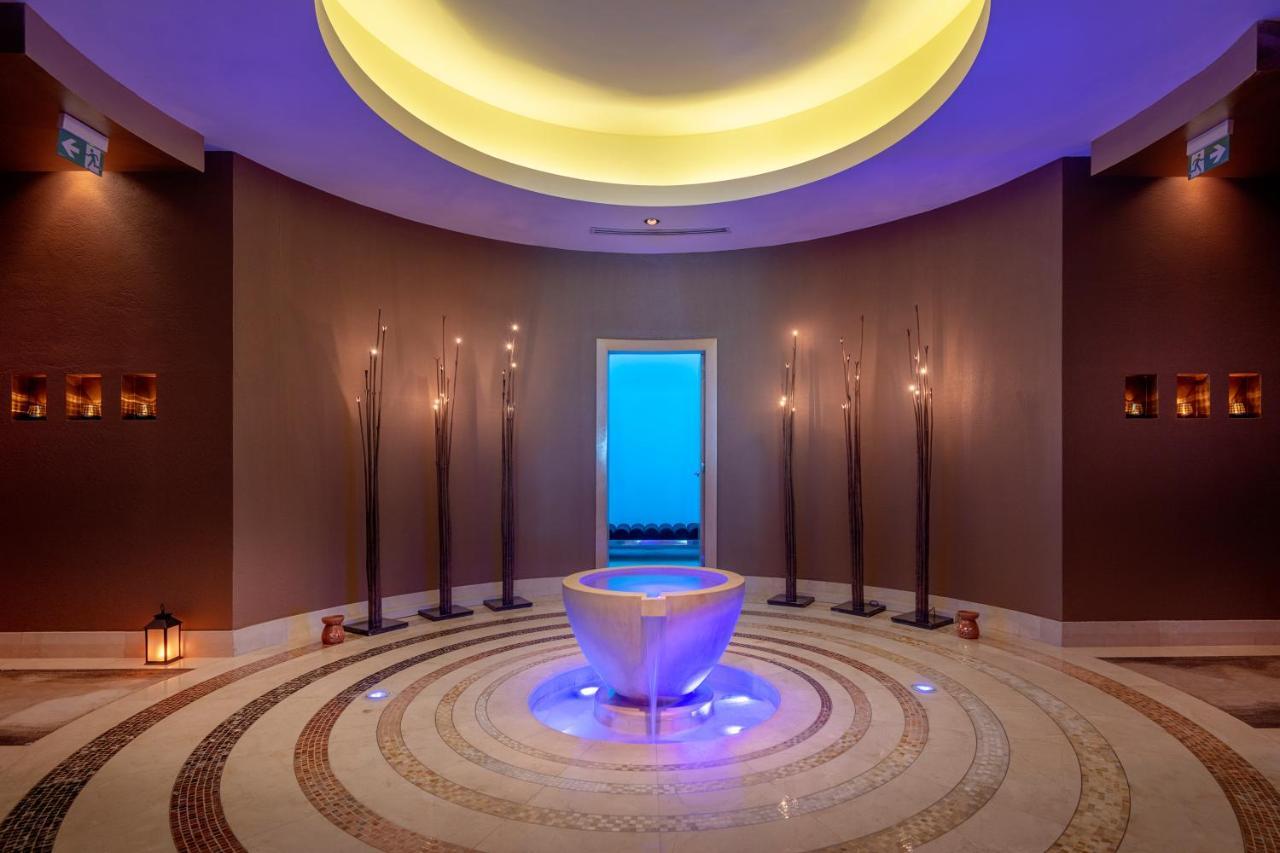 Four Seasons Hotel 5*